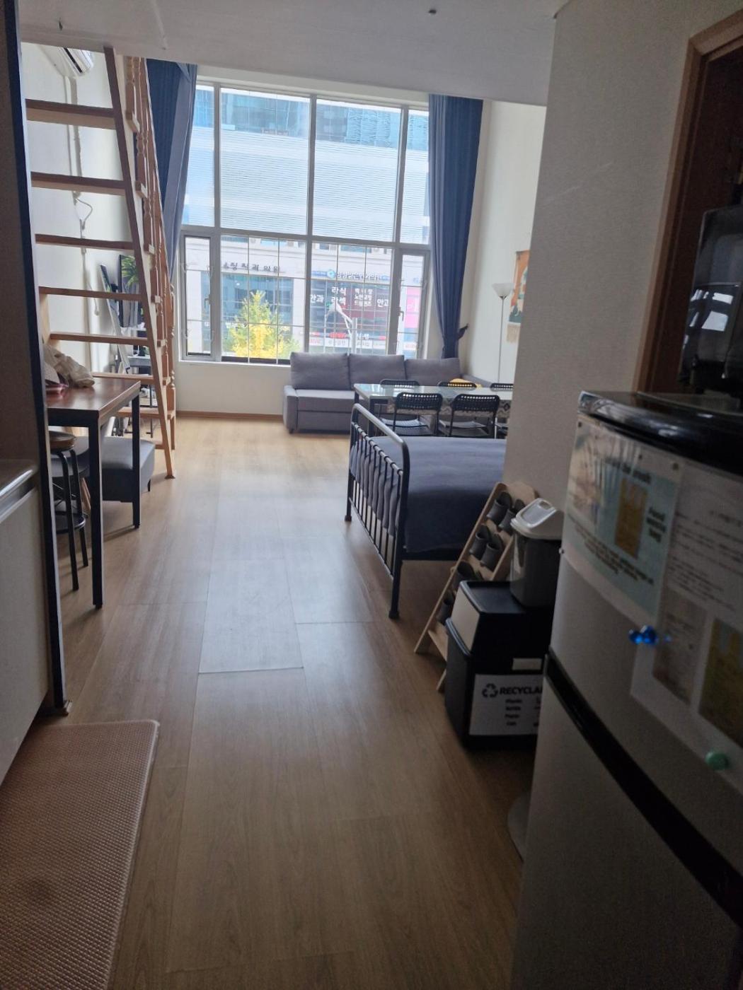 סיאול Hongdae Residence - 1Min From Hongik Uni Station Exit #1 מראה חיצוני תמונה